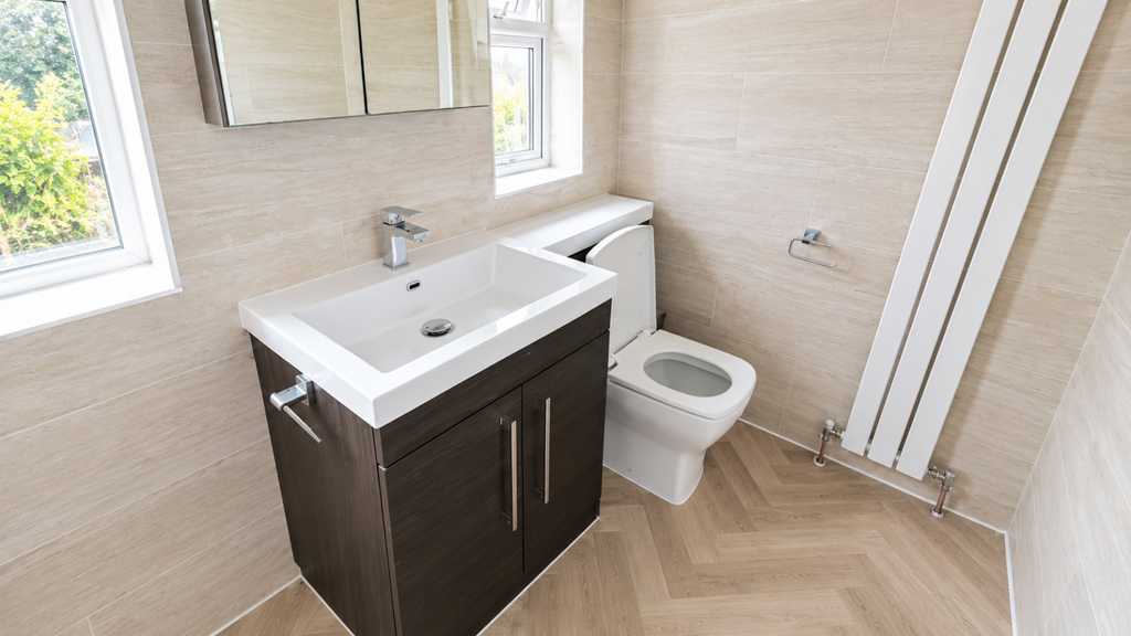 Property photo 3 of 12 Bathroom-Washbasin