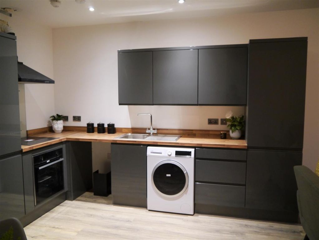 Property photo 2 of 9 Kitchen