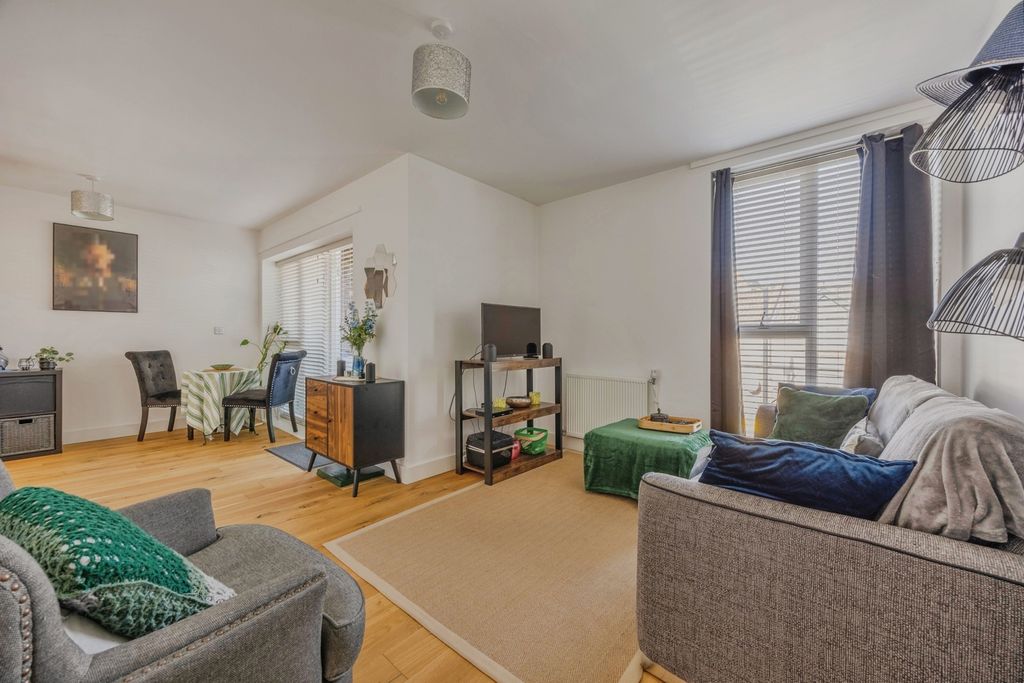 Property photo 2 of 20 Pbox-Img.Jpg