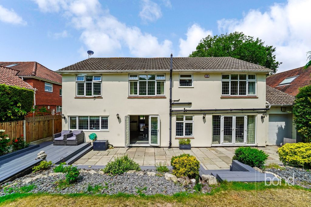 Property photo 2 of 32