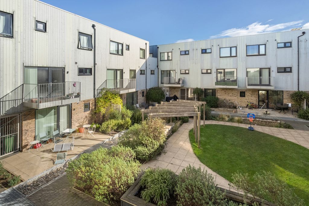 Property photo 2 of 23