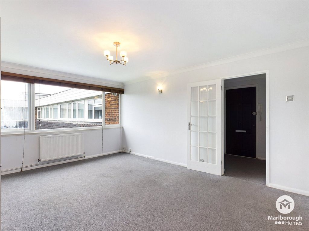 Property photo 3 of 18 The Ridings Ig7