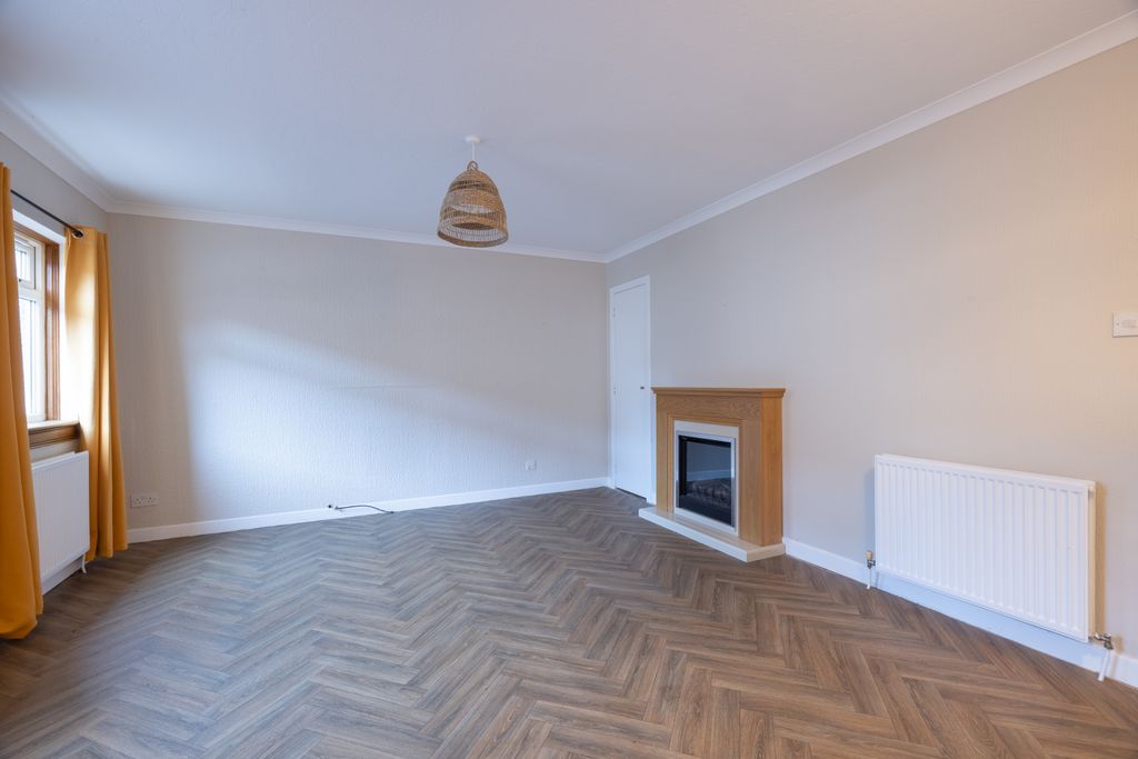 Property photo 3 of 28