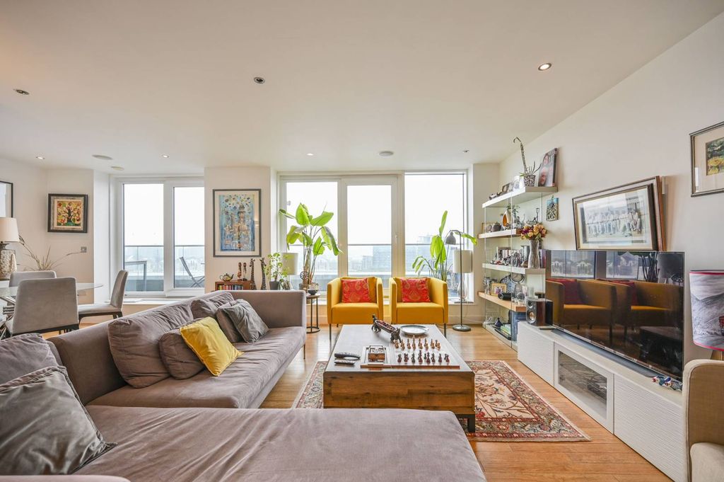 Property photo 3 of 27