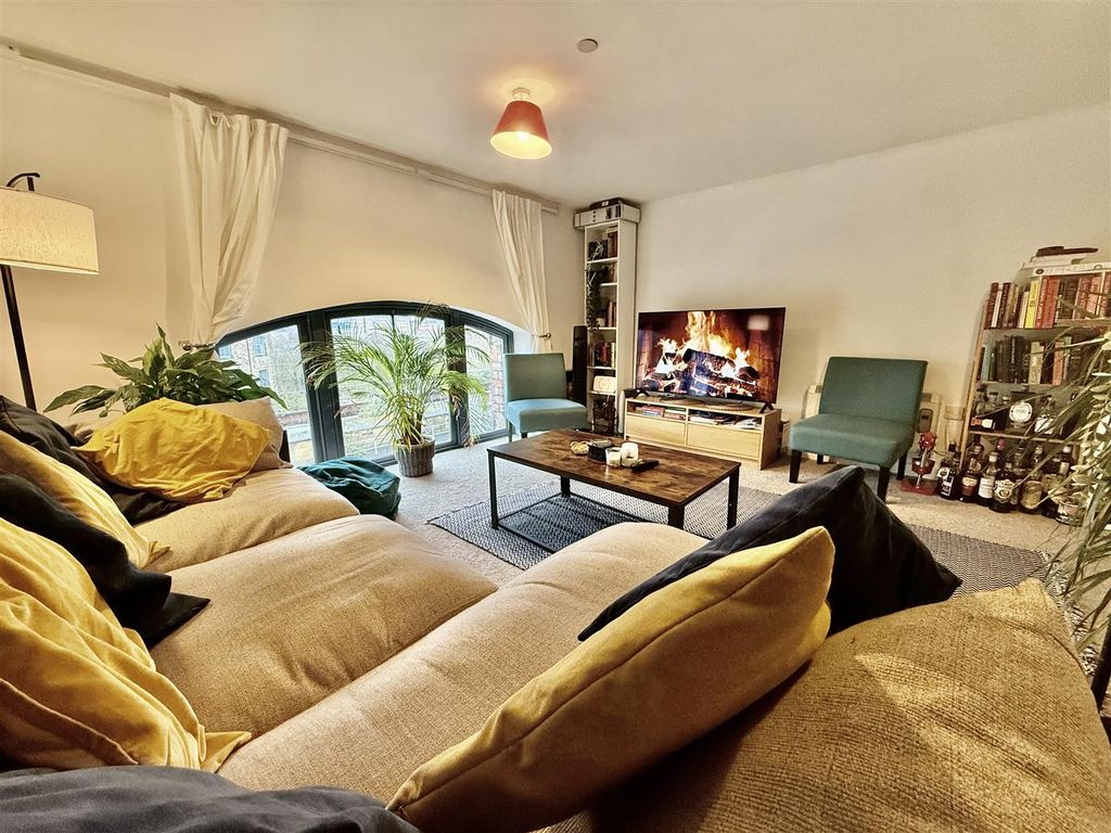 Property photo 2 of 17 Lounge/Kitchen/Diner