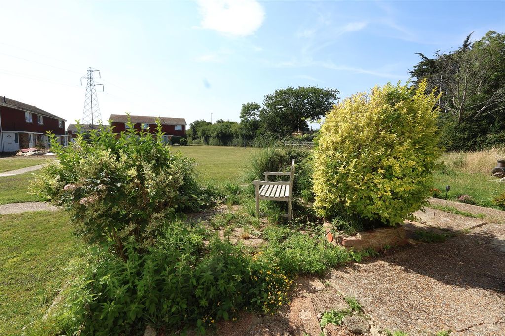 Property photo 2 of 9 Garden