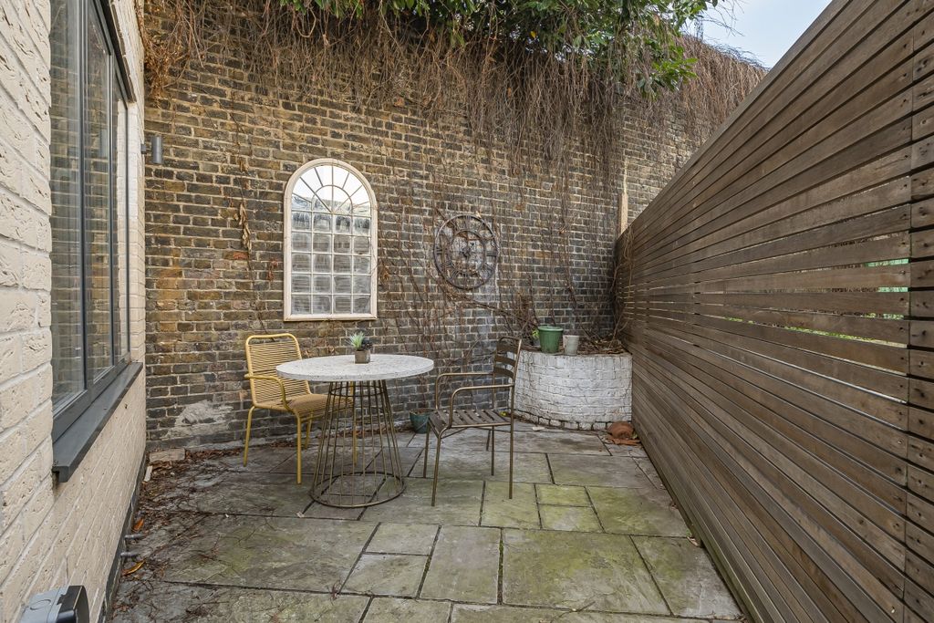 Property photo 3 of 13 940444 (10)