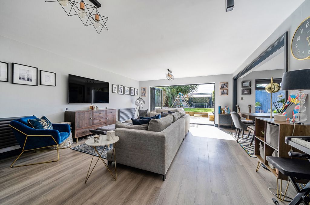Property photo 3 of 25 1342214-9-68Baea6...