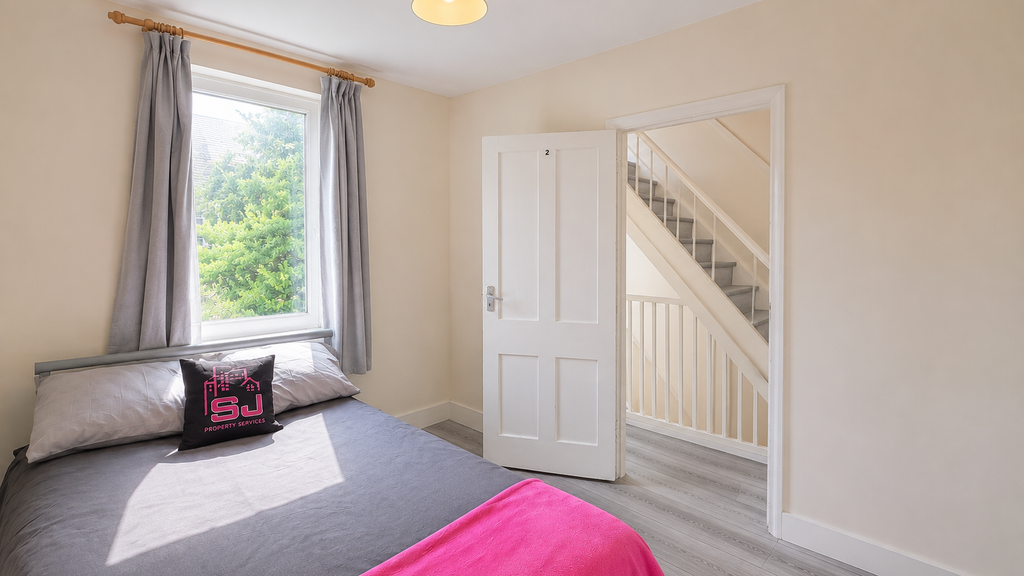 Property photo 3 of 9 Bed 2