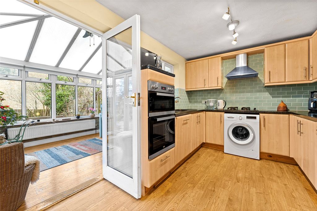 Property photo 2 of 16 Picture No. 11