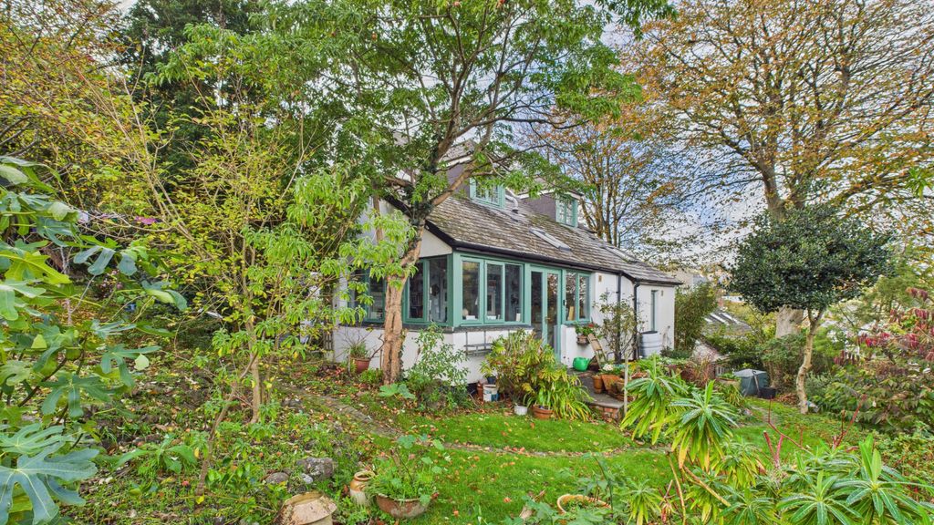 Property photo 1 of 13 4 Bedroom Detached House For Sale