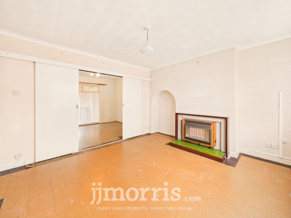 Property photo 2 of 33