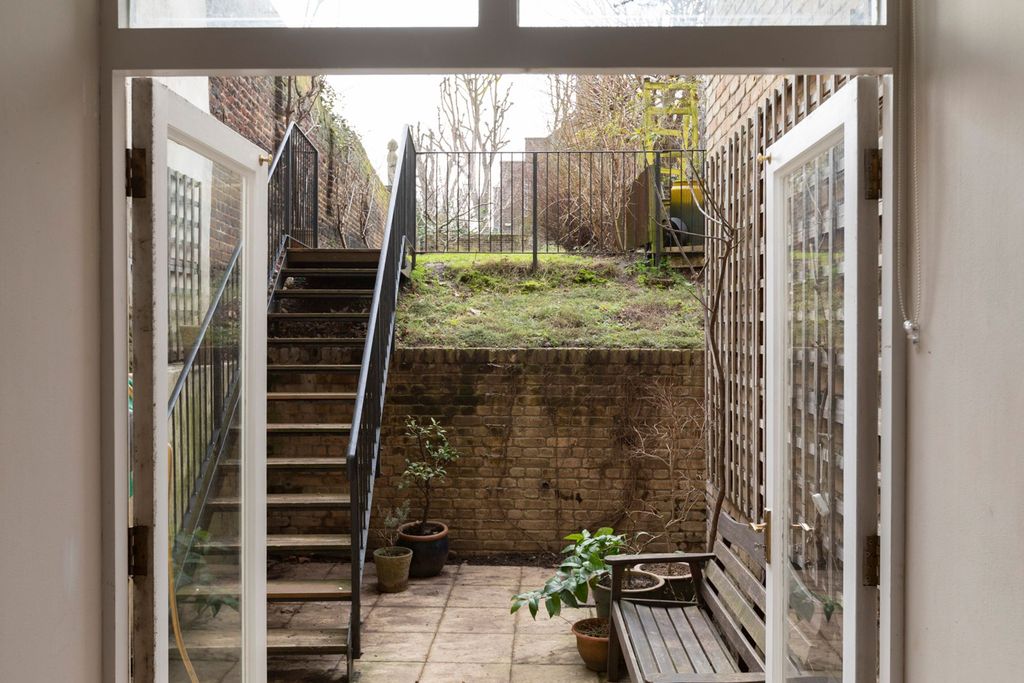 Property photo 2 of 14 King Edward's Road E9