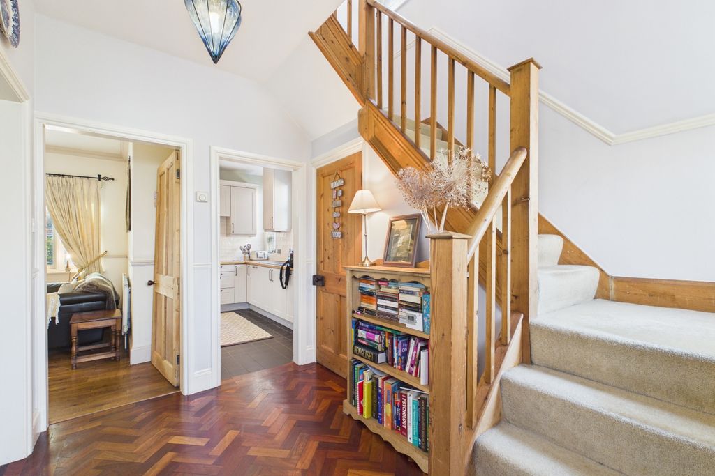 Property photo 2 of 25 Cam02279G0-Pr0048-Still006