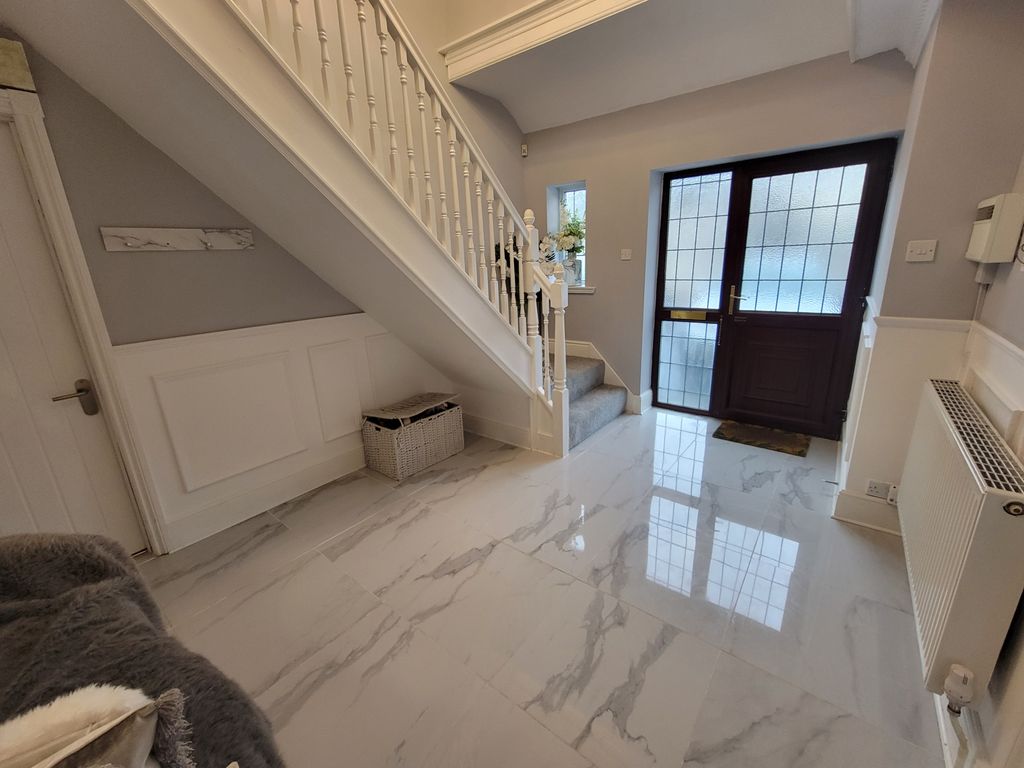 Property photo 3 of 43