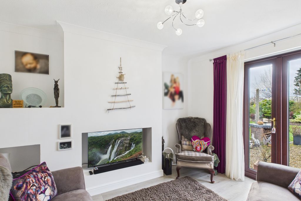 Property photo 2 of 28 Ewemove - Spalding - Moulton - Living Room