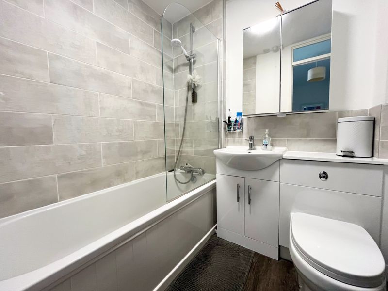 Property photo 3 of 10 Bathroom