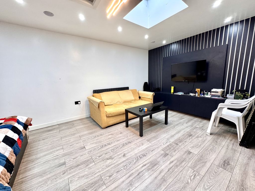 Additional image 18 of 4 bed semi-detached house for saleWeymouth Road, Hayes UB4