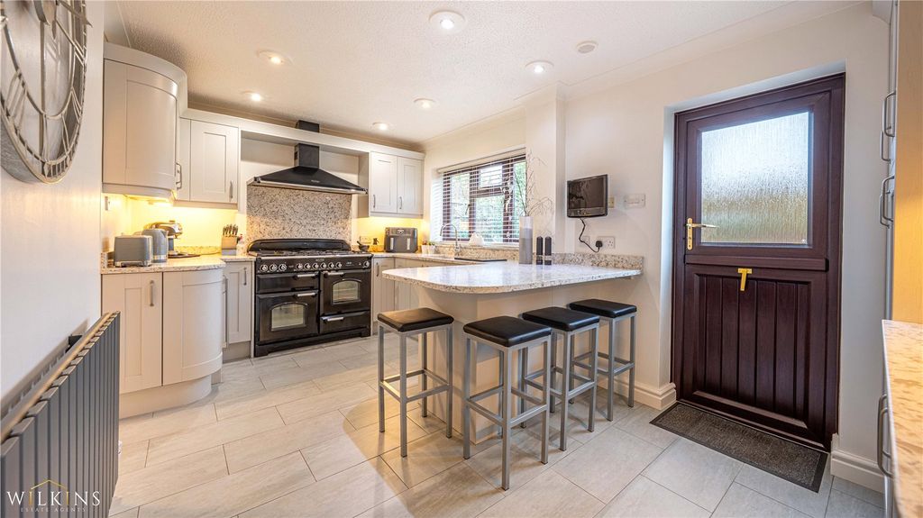 Property photo 3 of 46 Picture No. 12