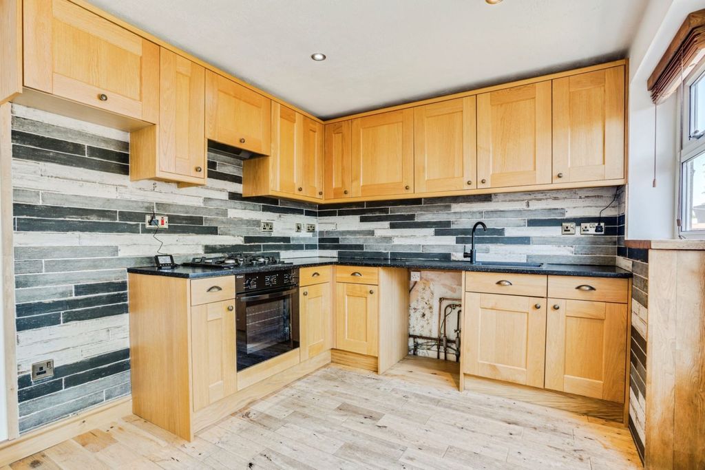 Property photo 2 of 15 Kitchen/Dining Room
