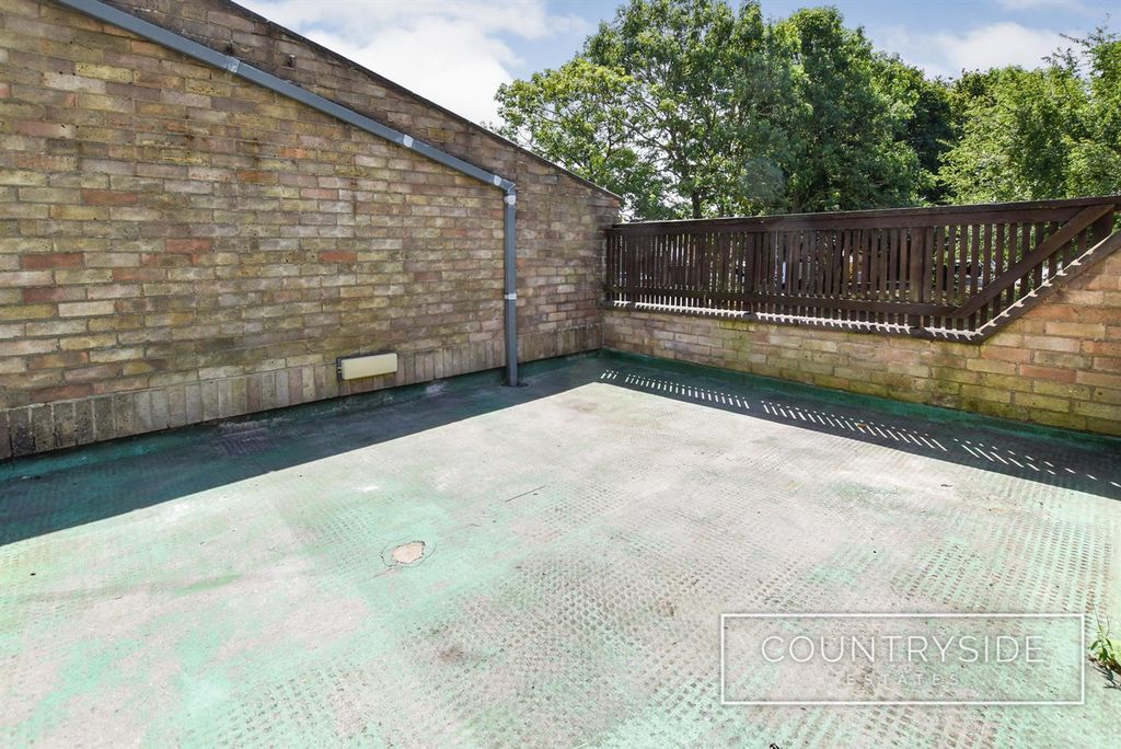 Property photo 2 of 12 Roof Garden