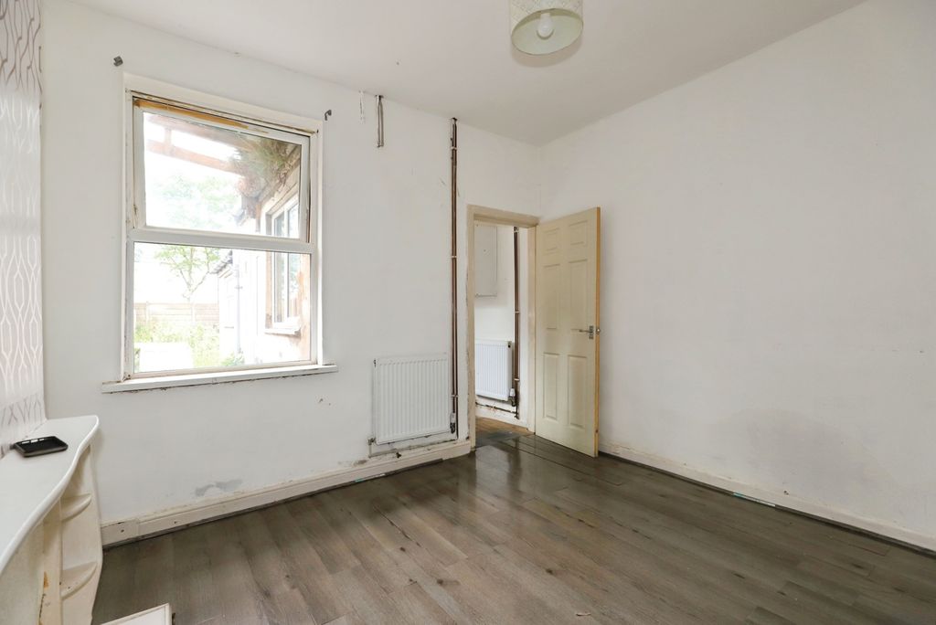 Property photo 3 of 18 Pbox-Img.Jpg