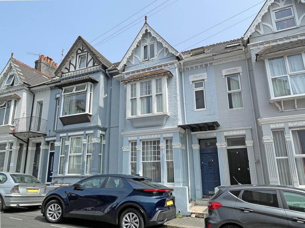 Property photo 1 of 26 Bedford Park 5, Flat 1 - Front.Jpg