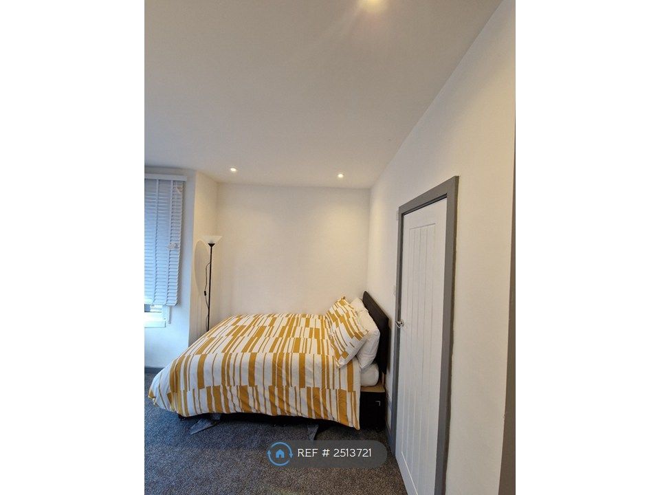 Property photo 2 of 12 En-Suite Room