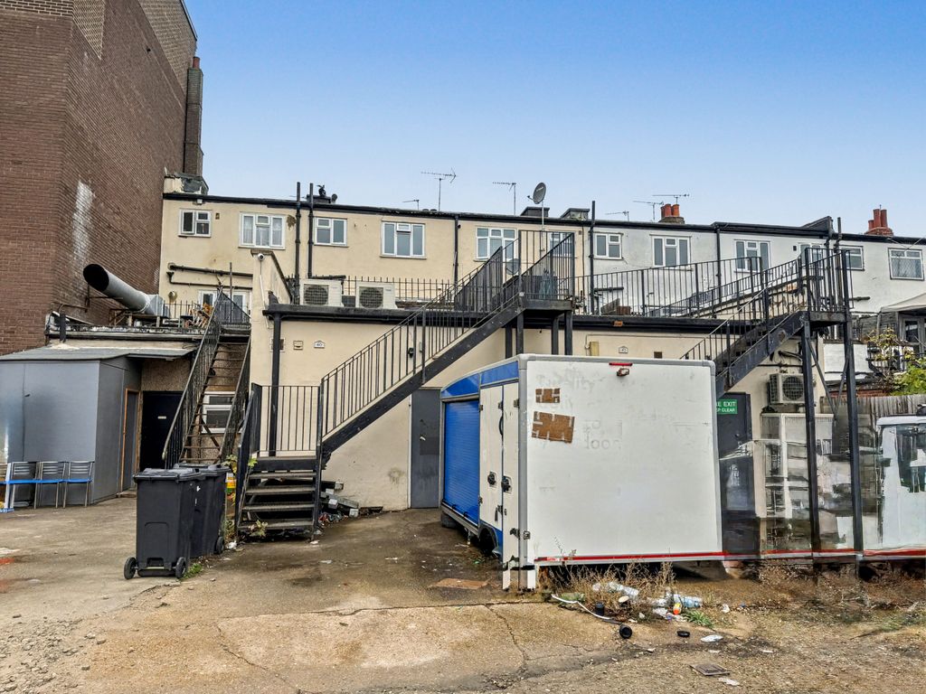 Property photo 2 of 3