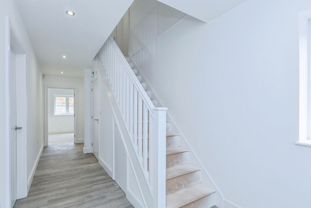 Property photo 3 of 20 Pbox-Img.Jpg