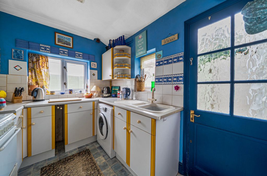 Property photo 3 of 13 1537179-13-6Ad625...