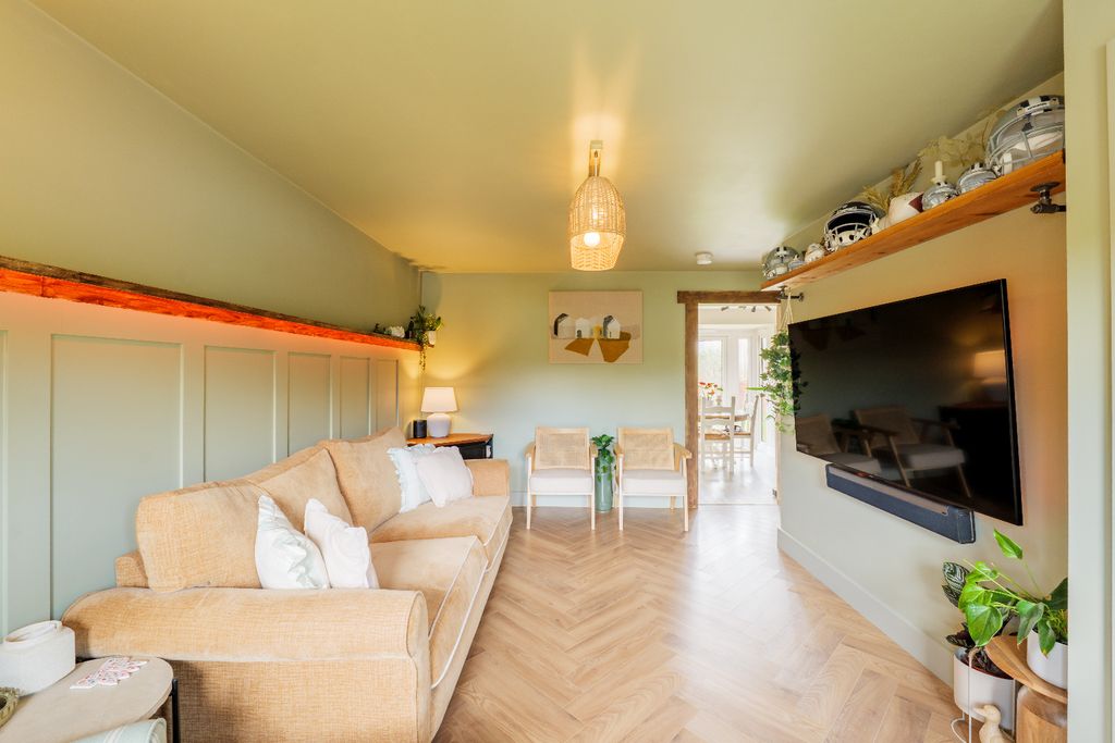 Property photo 3 of 14 5169454