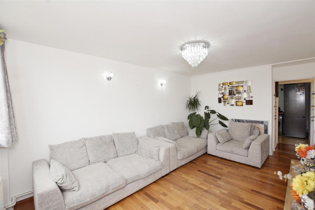 Property photo 3 of 13 Lounge. Copy.Jpg