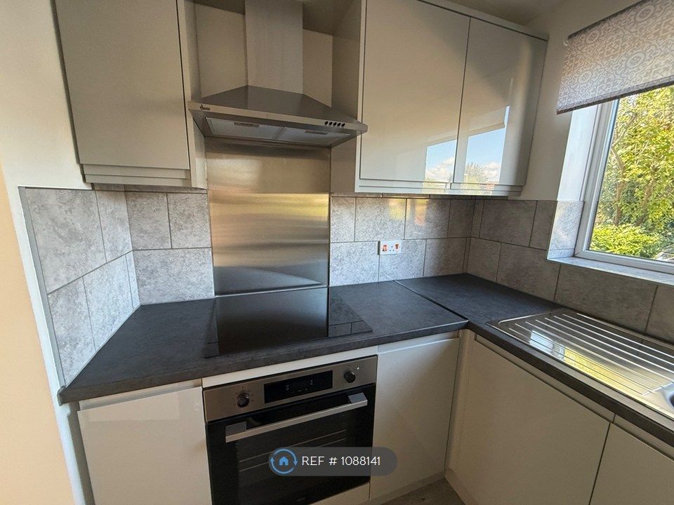 Property photo 3 of 6 Kitchen