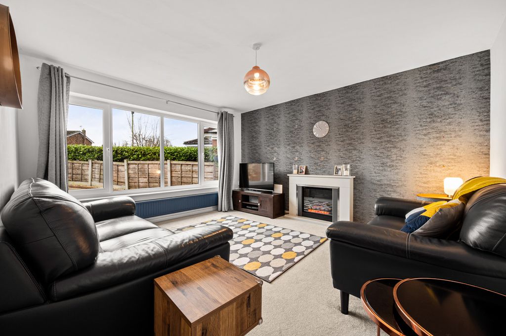 Property photo 2 of 28