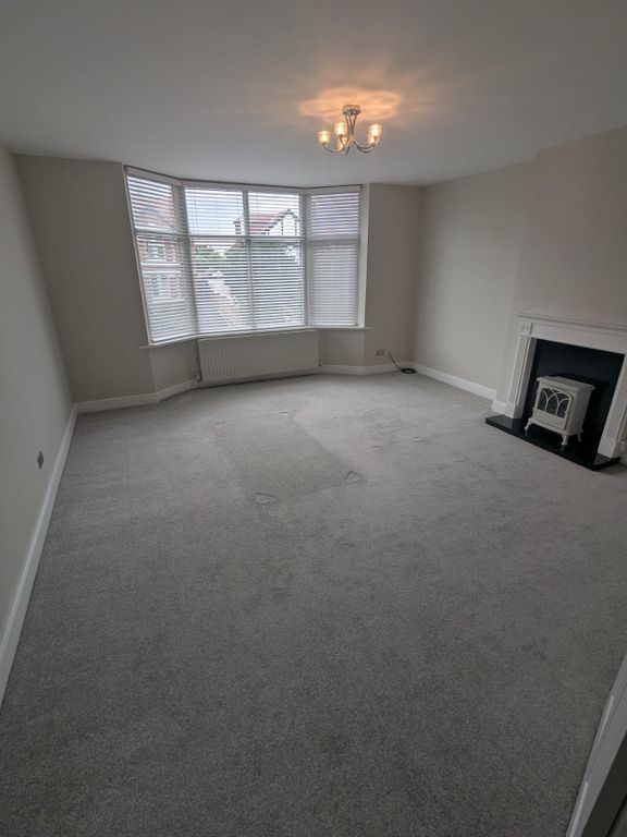 Property photo 3 of 9 Lounge