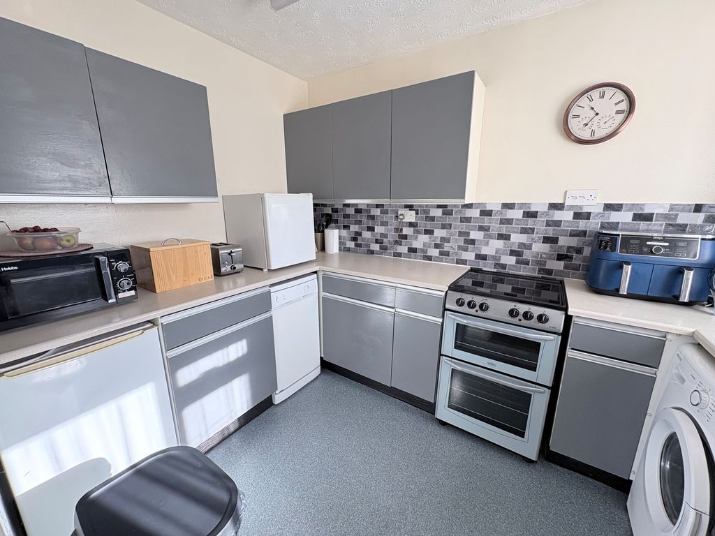 Property photo 3 of 11 11