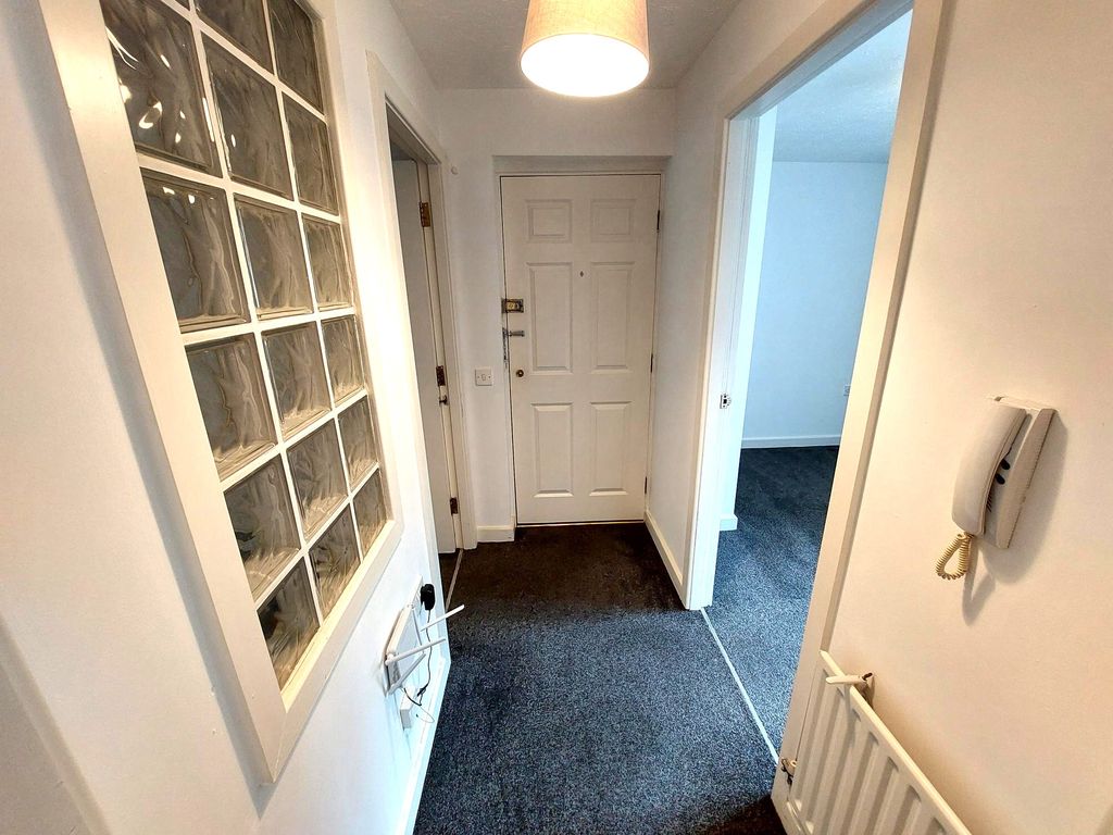 Property photo 2 of 13 Hallway