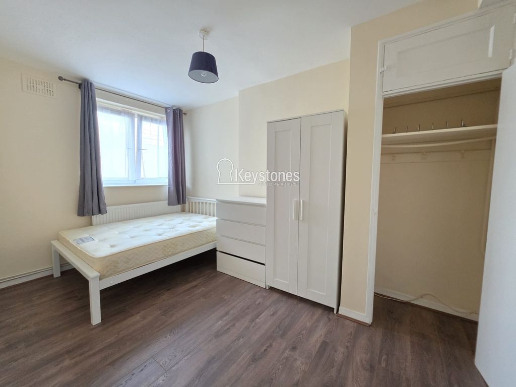 Property photo 3 of 10 Double Bedroom