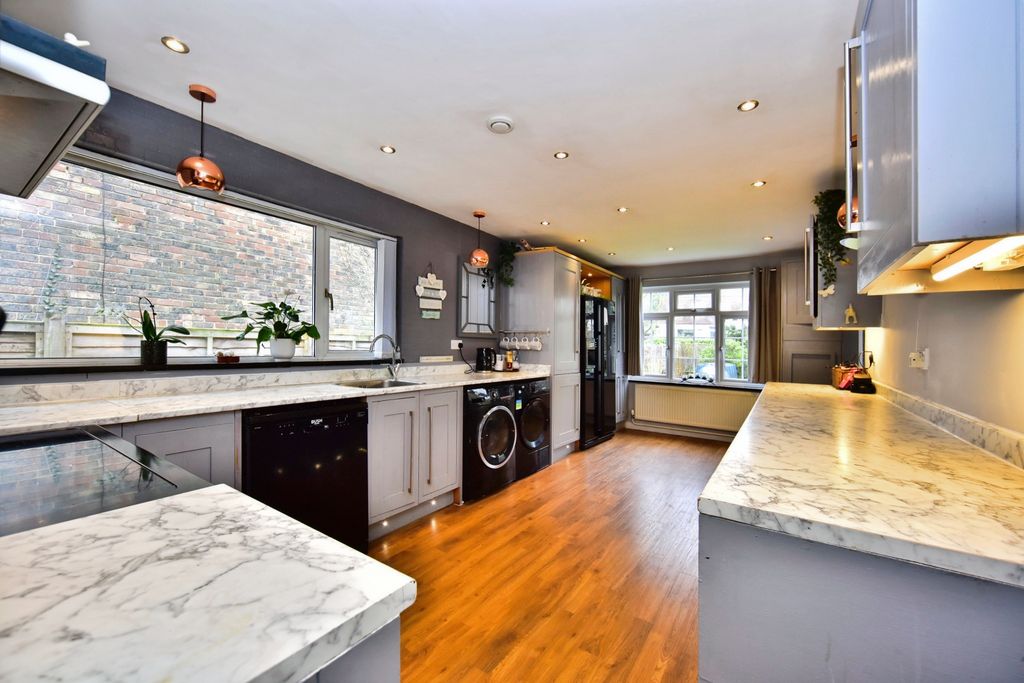 Property photo 3 of 20 Fbb_5091Edit