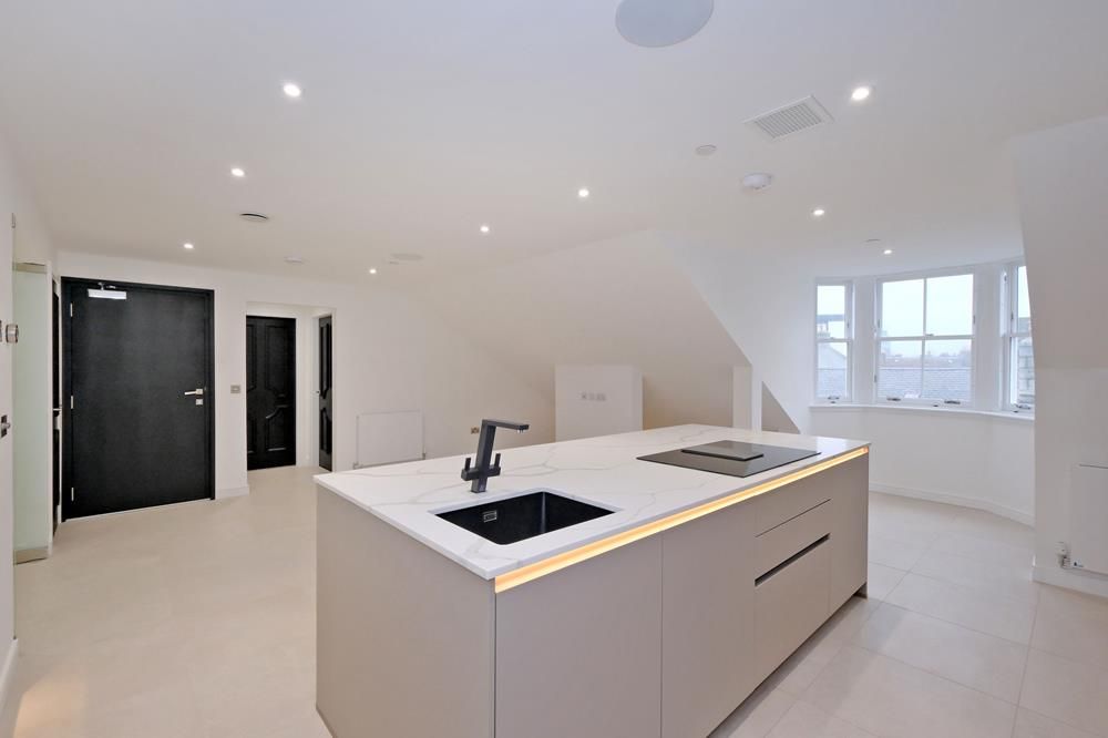 Property photo 3 of 14 Kitchen 3