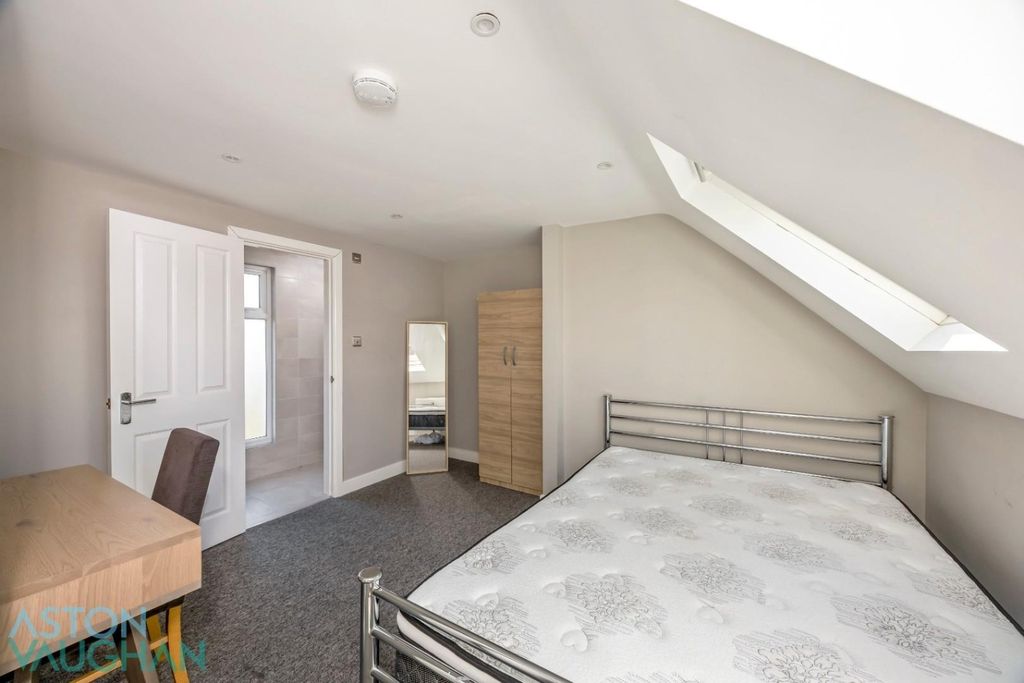 Property photo 3 of 11 4629332