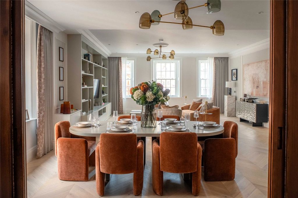 Property photo 3 of 19 Dining Area