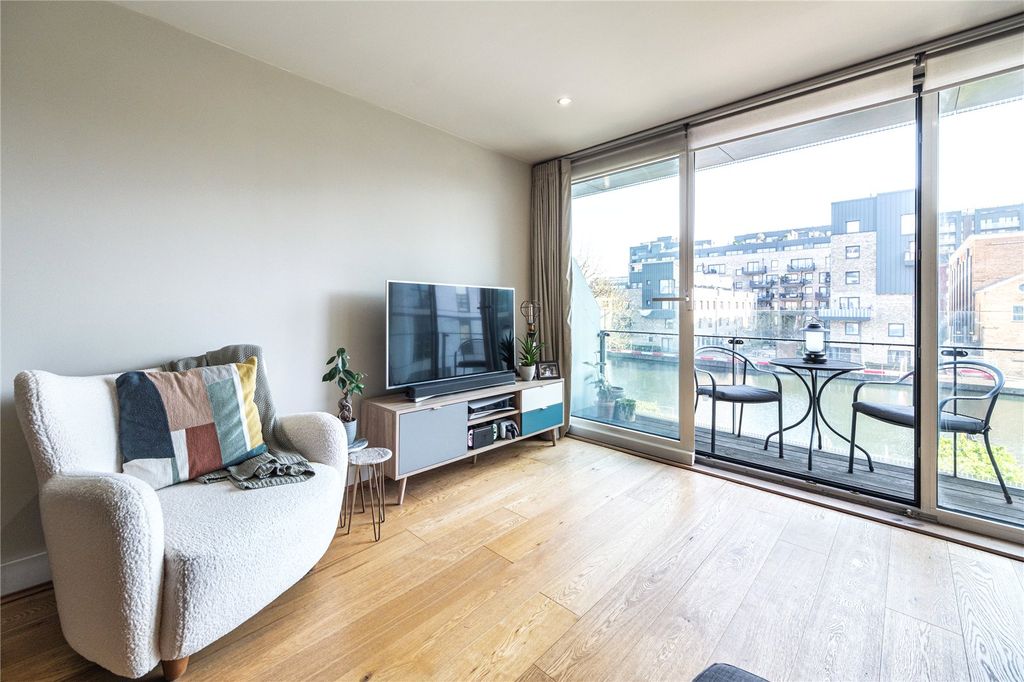 Property photo 2 of 8 Picture No. 17