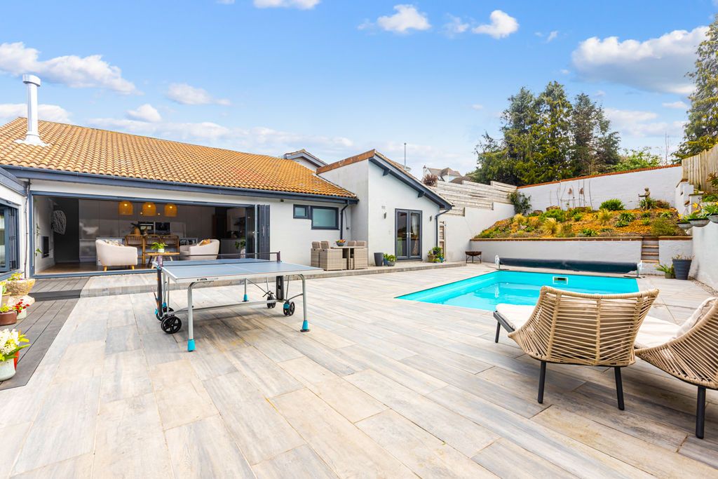 Property photo 2 of 32 Photo 3