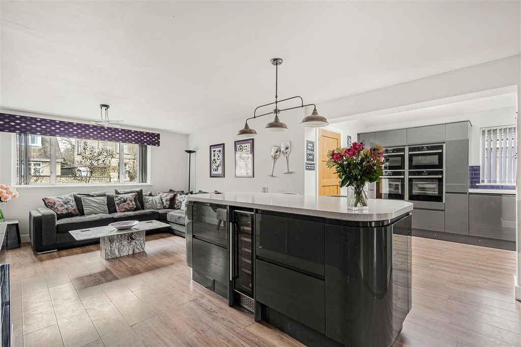 Property photo 2 of 28 12_73888.Jpg