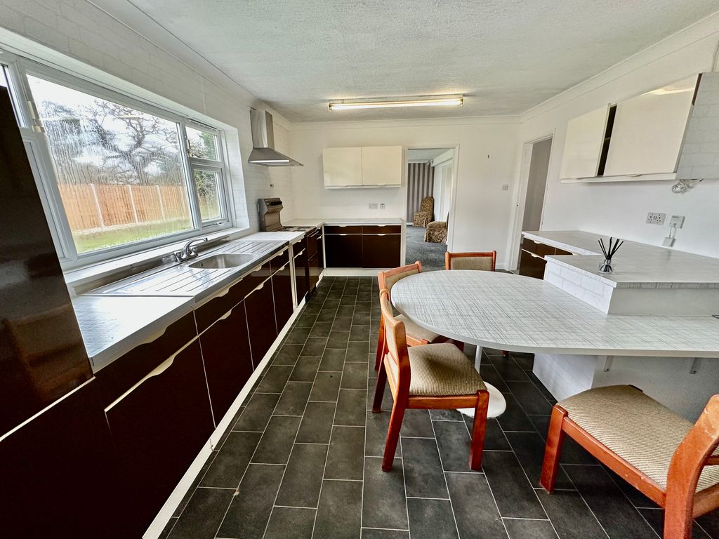 Property photo 2 of 32