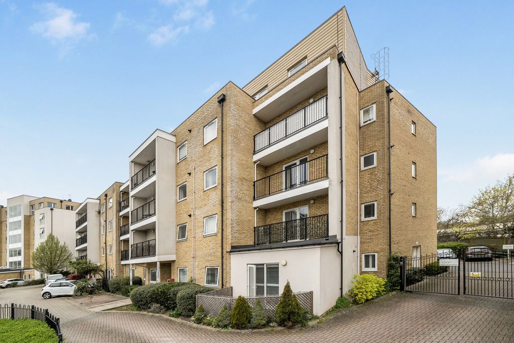 Property photo 1 of 20 1-69ce95085F420-1...