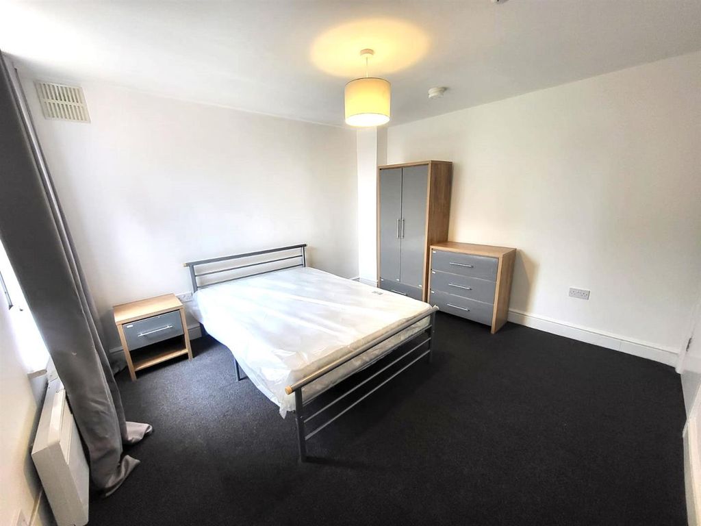 Property photo 2 of 6 Studio Room Pic 1