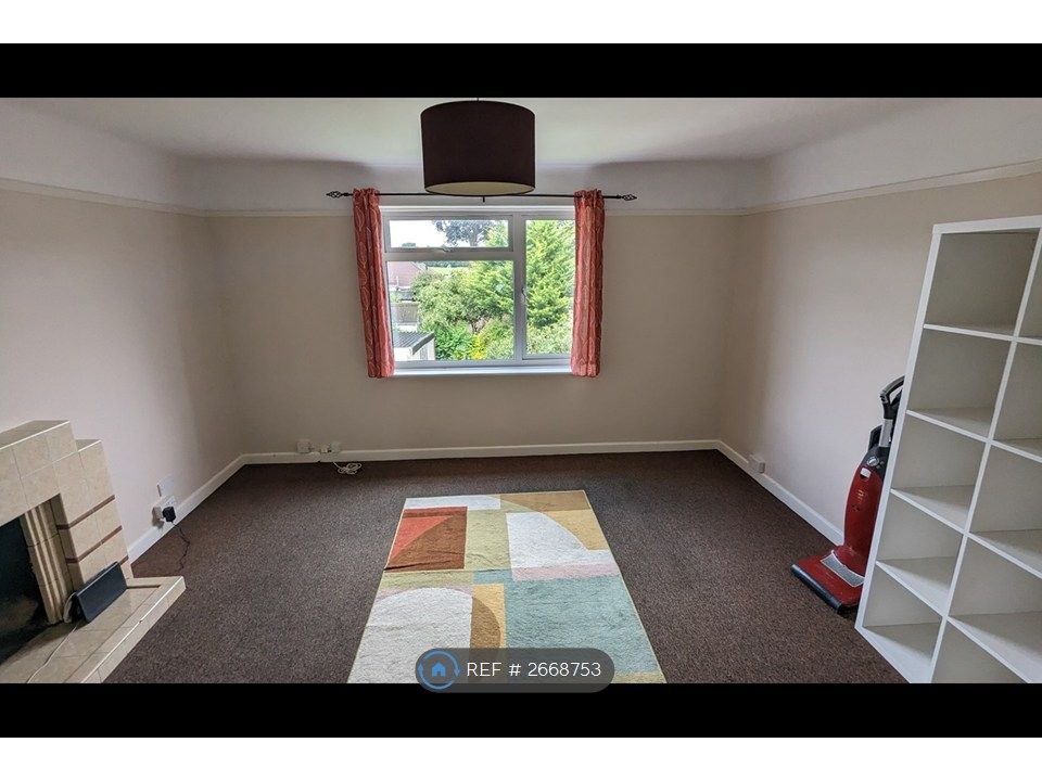 Property photo 3 of 11 Living Room